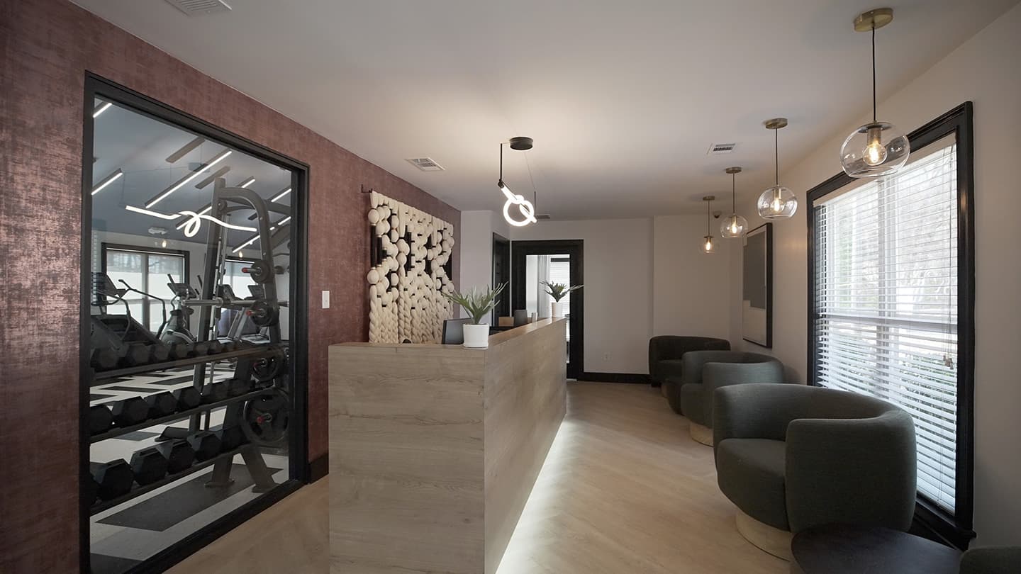 Enclave_425_Front_Desk